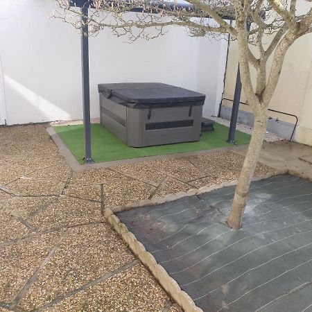 L Embrun Jacuzzi Vila Saint-Malo Exterior foto
